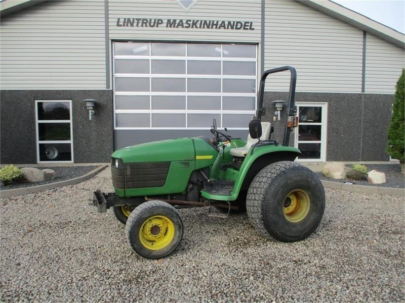 John Deere 4600 Med Græshjul - Трактор: фото 1 John Deere 4600 Med Græshjul - Трактор: фото 1