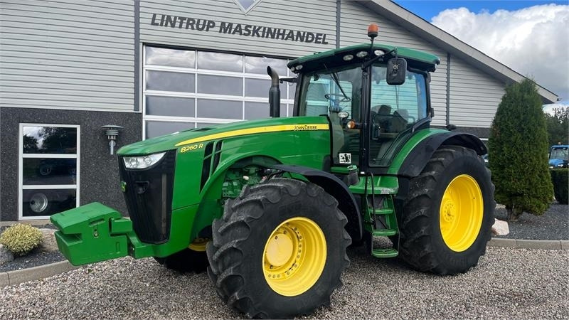 John Deere 8260R - Трактор: фото 2 John Deere 8260R - Трактор: фото 2