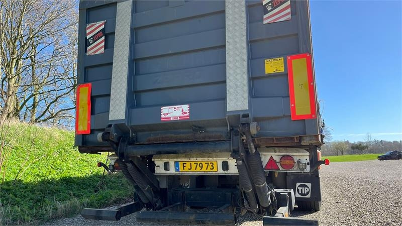 Krone Sættevogn med lift i bag SDP 27 eLB4-CS med lift i - Тентованный полуприцеп: фото 2 Krone Sættevogn med lift i bag SDP 27 eLB4-CS med lift i - Тентованный полуприцеп: фото 2