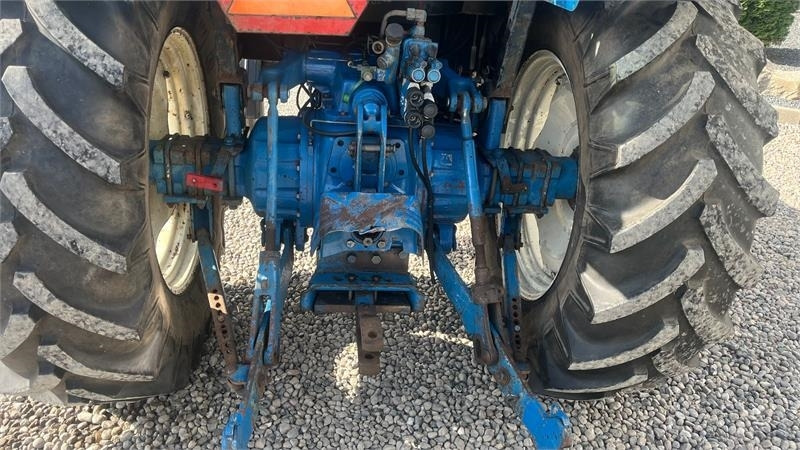 New Holland 5640 SL Dualpower - Трактор: фото 4 New Holland 5640 SL Dualpower - Трактор: фото 4
