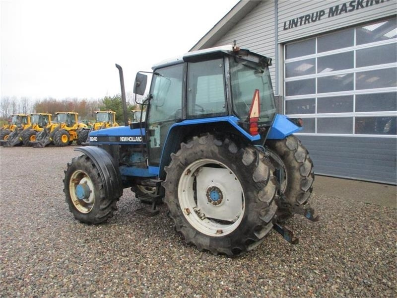 New Holland 8240 SLE Med frontlift og frontPTO - Трактор: фото 3 New Holland 8240 SLE Med frontlift og frontPTO - Трактор: фото 3