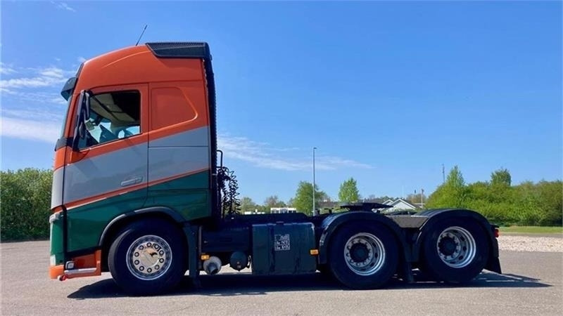 Volvo FH 500 6x4 med tandemløft og aftagelig HMF 1150 kr - Тягач: фото 2 Volvo FH 500 6x4 med tandemløft og aftagelig HMF 1150 kr - Тягач: фото 2
