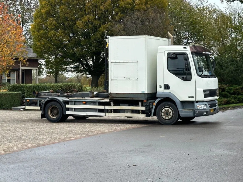 DAF LF 45 180!! HAAKARM/CONTAINER!!MOBILE WORKSHOP!! - Крюковой мультилифт: фото 3 DAF LF 45 180!! HAAKARM/CONTAINER!!MOBILE WORKSHOP!! - Крюковой мультилифт: фото 3