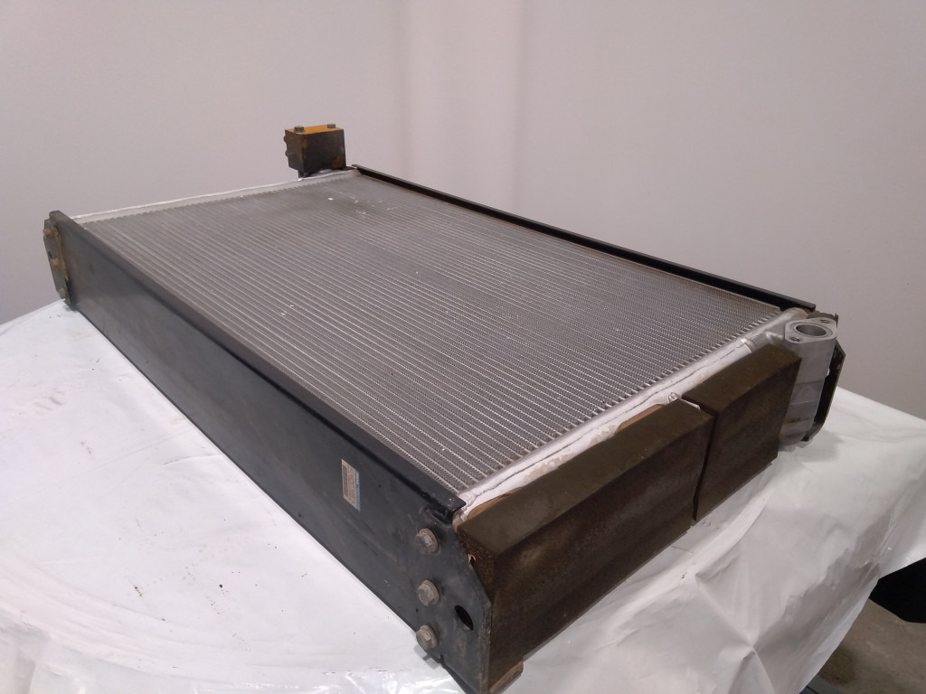 Hitachi 4655019 - Масляный радиатор для Строительной техники: фото 2 Hitachi 4655019 - Масляный радиатор для Строительной техники: фото 2