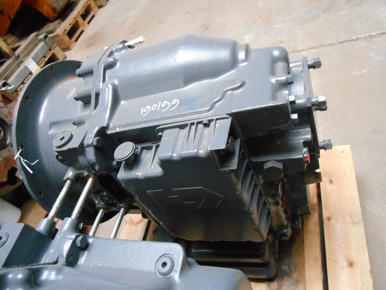 New Holland 85811907 - 87484604 - Коробка передач для Строительной техники: фото 1 New Holland 85811907 - 87484604 - Коробка передач для Строительной техники: фото 1
