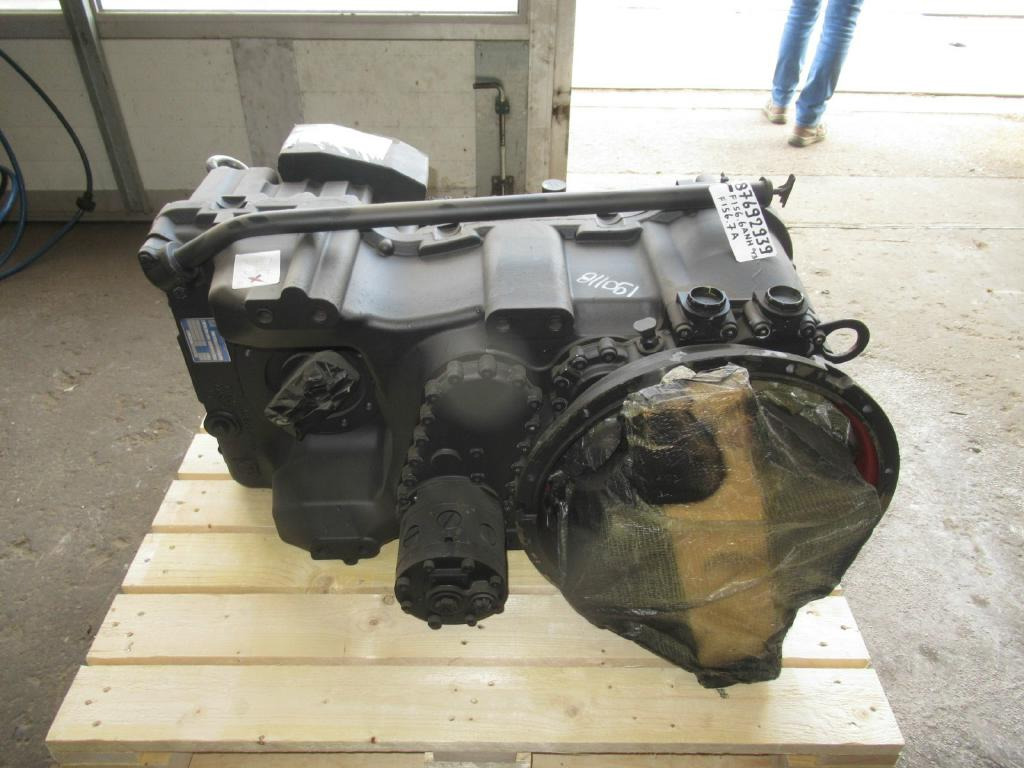 New Holland 87692936 - 84181313 - Коробка передач для Строительной техники: фото 1 New Holland 87692936 - 84181313 - Коробка передач для Строительной техники: фото 1