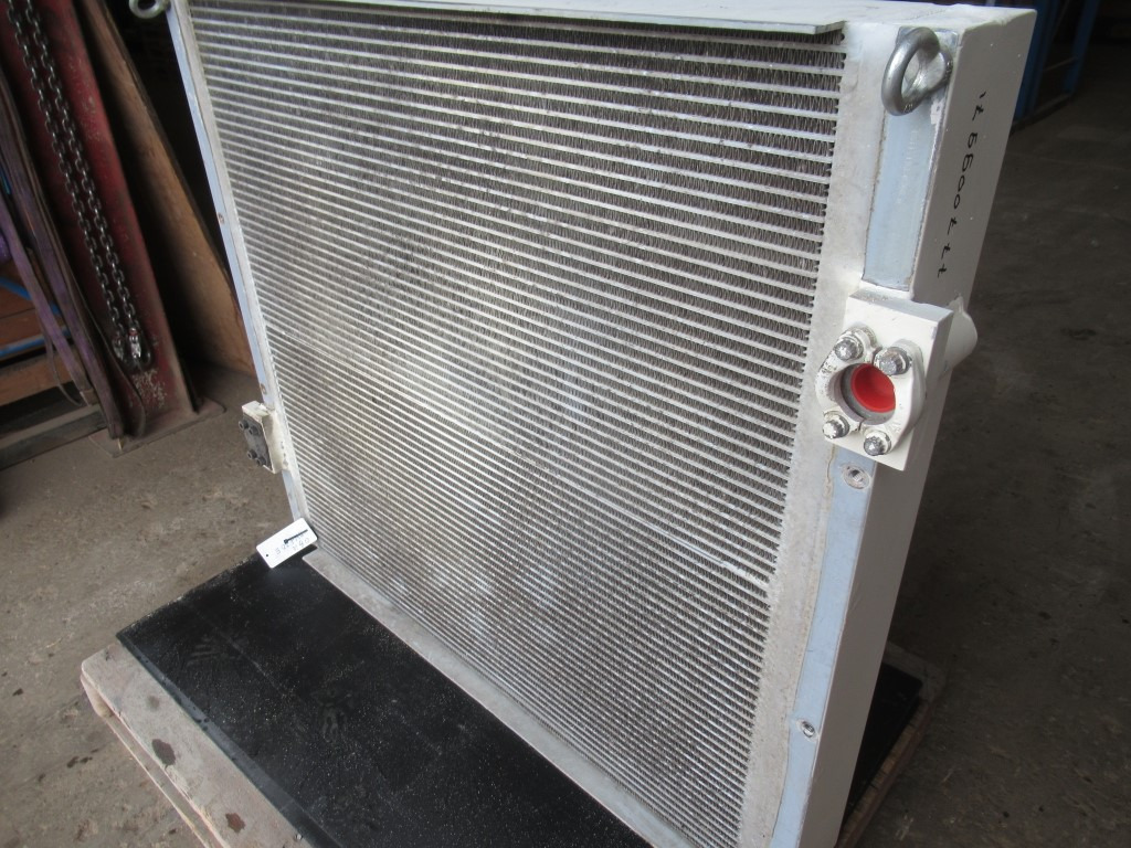 O&K 05111930110 - Масляный радиатор для Строительной техники: фото 3 O&K 05111930110 - Масляный радиатор для Строительной техники: фото 3