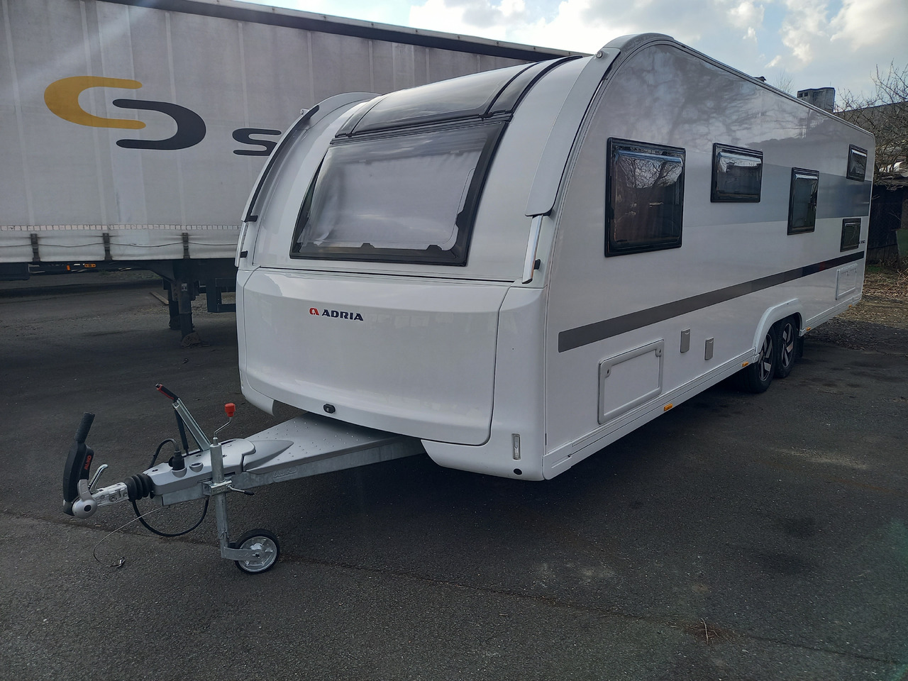 ADRIA Adora 753 UK - Прицеп дача: фото 1 ADRIA Adora 753 UK - Прицеп дача: фото 1