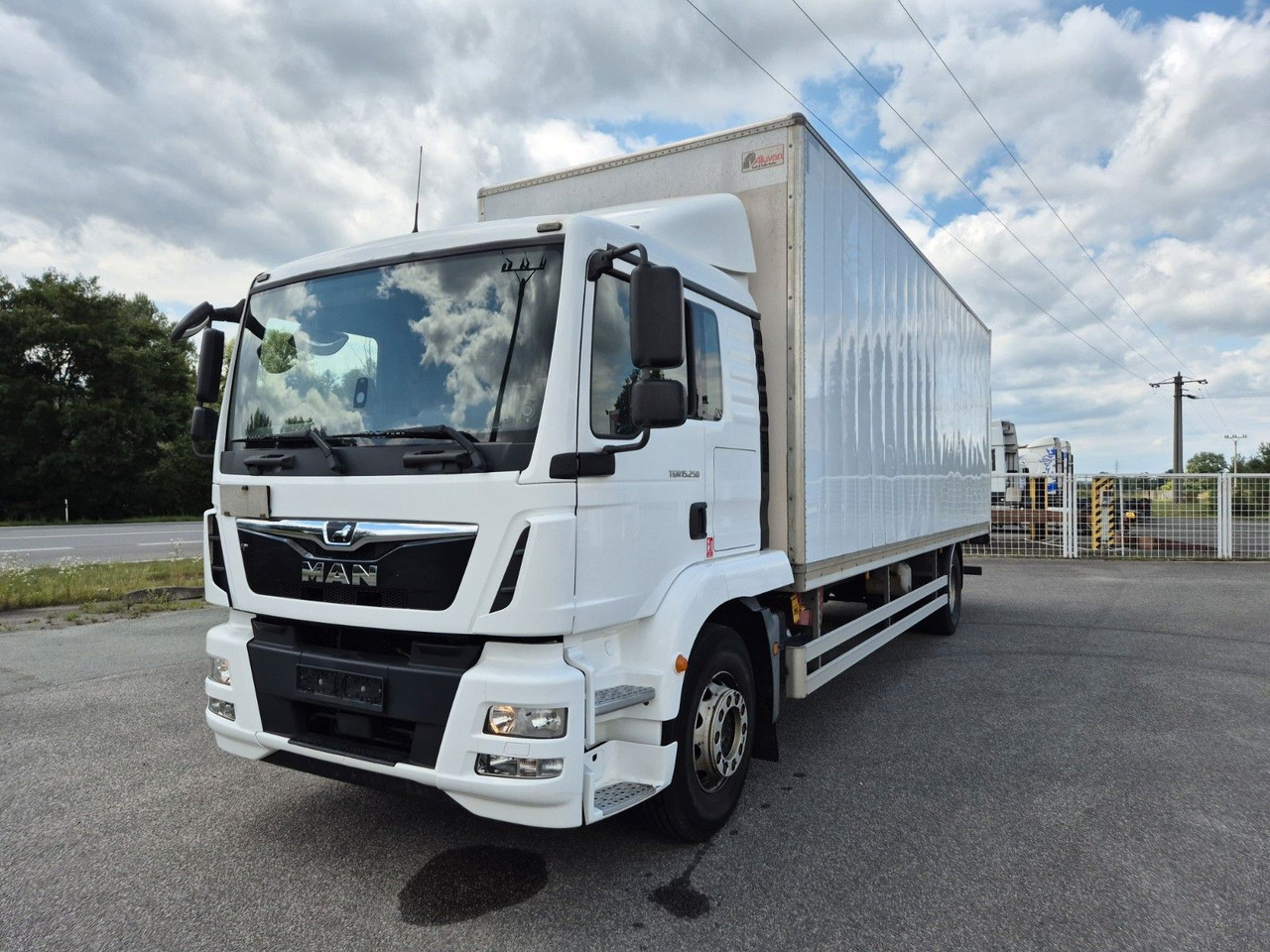 MAN TGM 15.250 - Грузовик с закрытым кузовом: фото 1 MAN TGM 15.250 - Грузовик с закрытым кузовом: фото 1