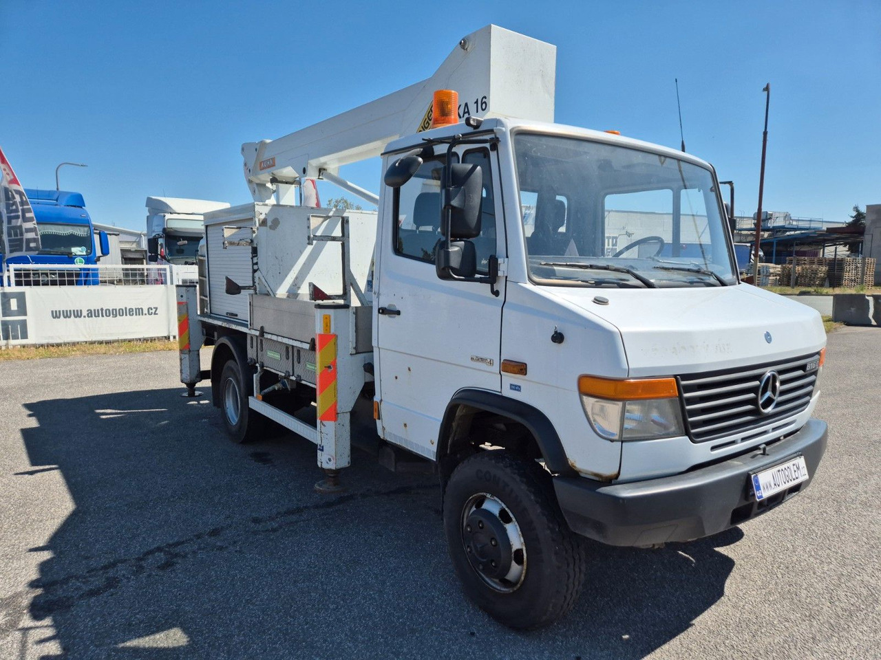 Mercedes-Benz Vario 816 work platform - Грузовик с подъемником: фото 2 Mercedes-Benz Vario 816 work platform - Грузовик с подъемником: фото 2