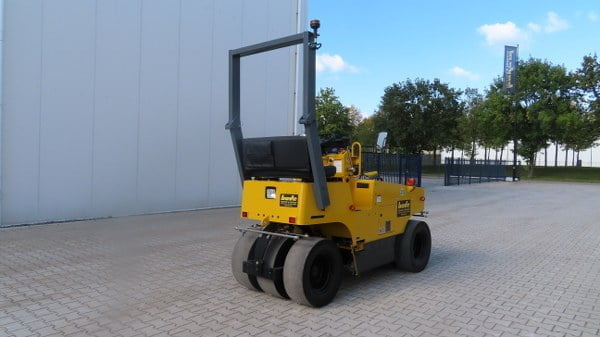 Saski TS 160-3 - Пневмоколесный каток: фото 2 Saski TS 160-3 - Пневмоколесный каток: фото 2