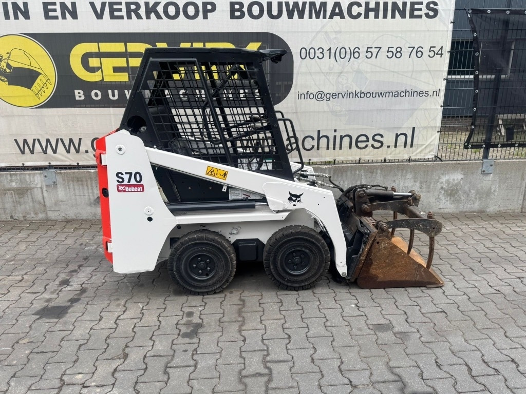 Bobcat S70 - Мини-погрузчик с бортовым поворотом: фото 1 Bobcat S70 - Мини-погрузчик с бортовым поворотом: фото 1