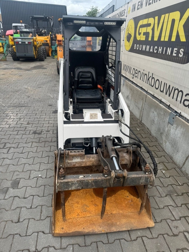 Bobcat S70 - Мини-погрузчик с бортовым поворотом: фото 4 Bobcat S70 - Мини-погрузчик с бортовым поворотом: фото 4