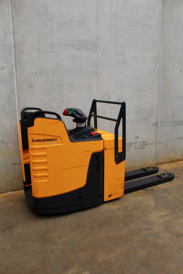 Jungheinrich ERE 225 - Тележка: фото 3 Jungheinrich ERE 225 - Тележка: фото 3