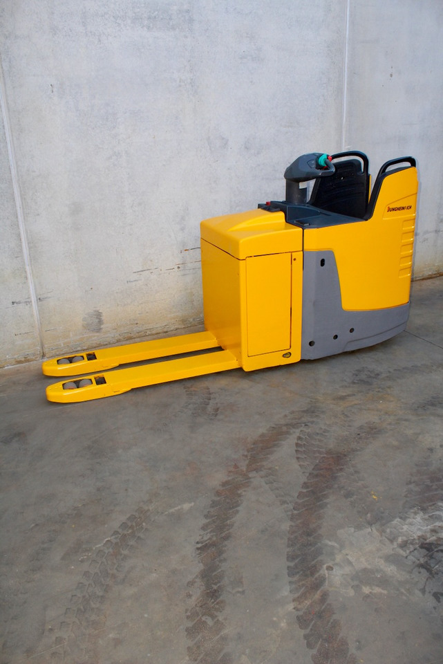 Jungheinrich ERE 225 - Тележка: фото 2 Jungheinrich ERE 225 - Тележка: фото 2