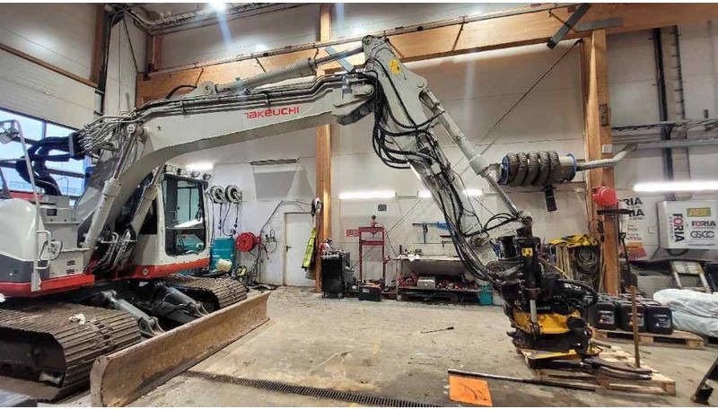 Takeuchi TB 2150 R - Гусеничный экскаватор: фото 3 Takeuchi TB 2150 R - Гусеничный экскаватор: фото 3