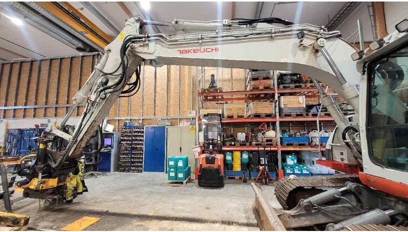 Takeuchi TB 2150 R - Гусеничный экскаватор: фото 4 Takeuchi TB 2150 R - Гусеничный экскаватор: фото 4