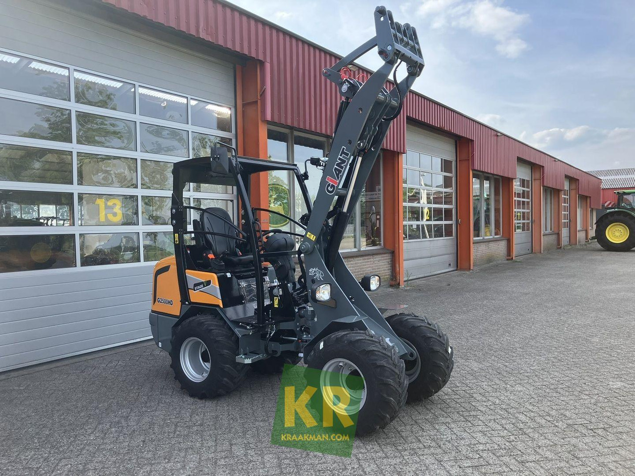 G2500 HD Giant - Компактный фронтальный погрузчик: фото 3 G2500 HD Giant - Компактный фронтальный погрузчик: фото 3