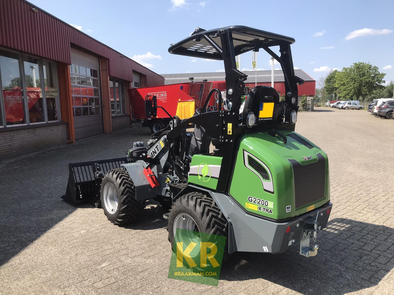 Giant G2200E - Компактный фронтальный погрузчик: фото 4 Giant G2200E - Компактный фронтальный погрузчик: фото 4