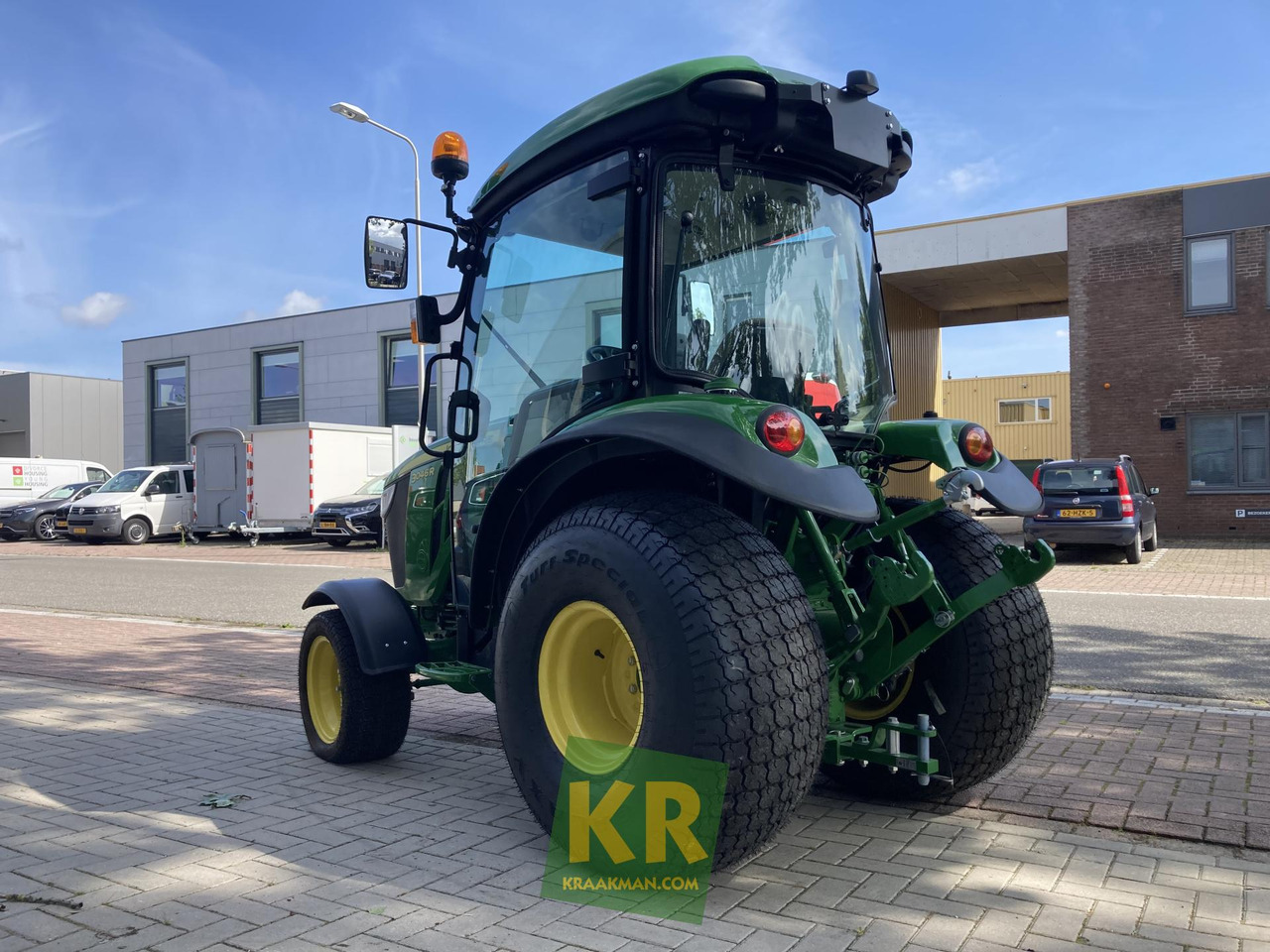 John Deere 3046R - Минитрактор: фото 3 John Deere 3046R - Минитрактор: фото 3