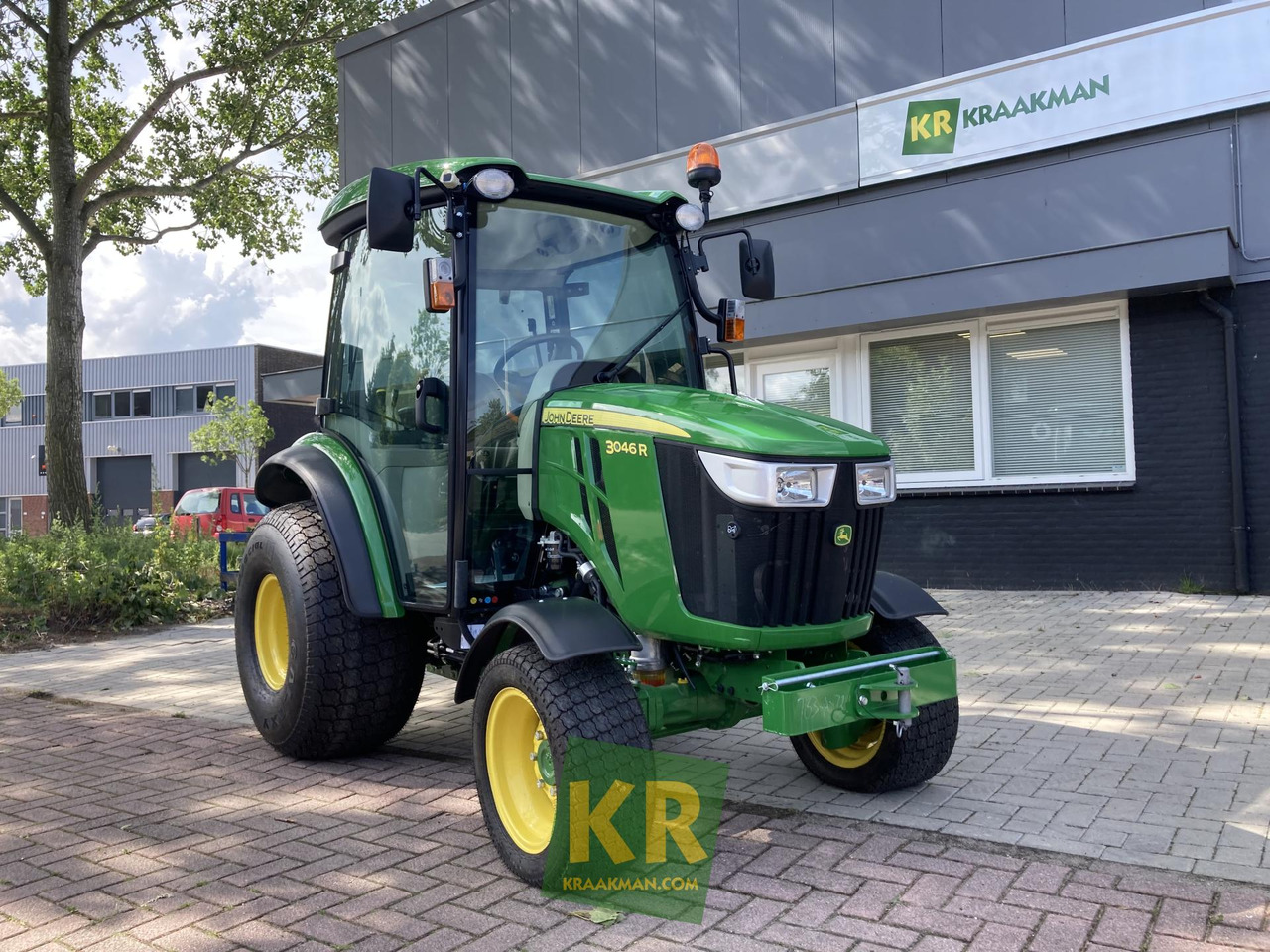 John Deere 3046R - Минитрактор: фото 1 John Deere 3046R - Минитрактор: фото 1