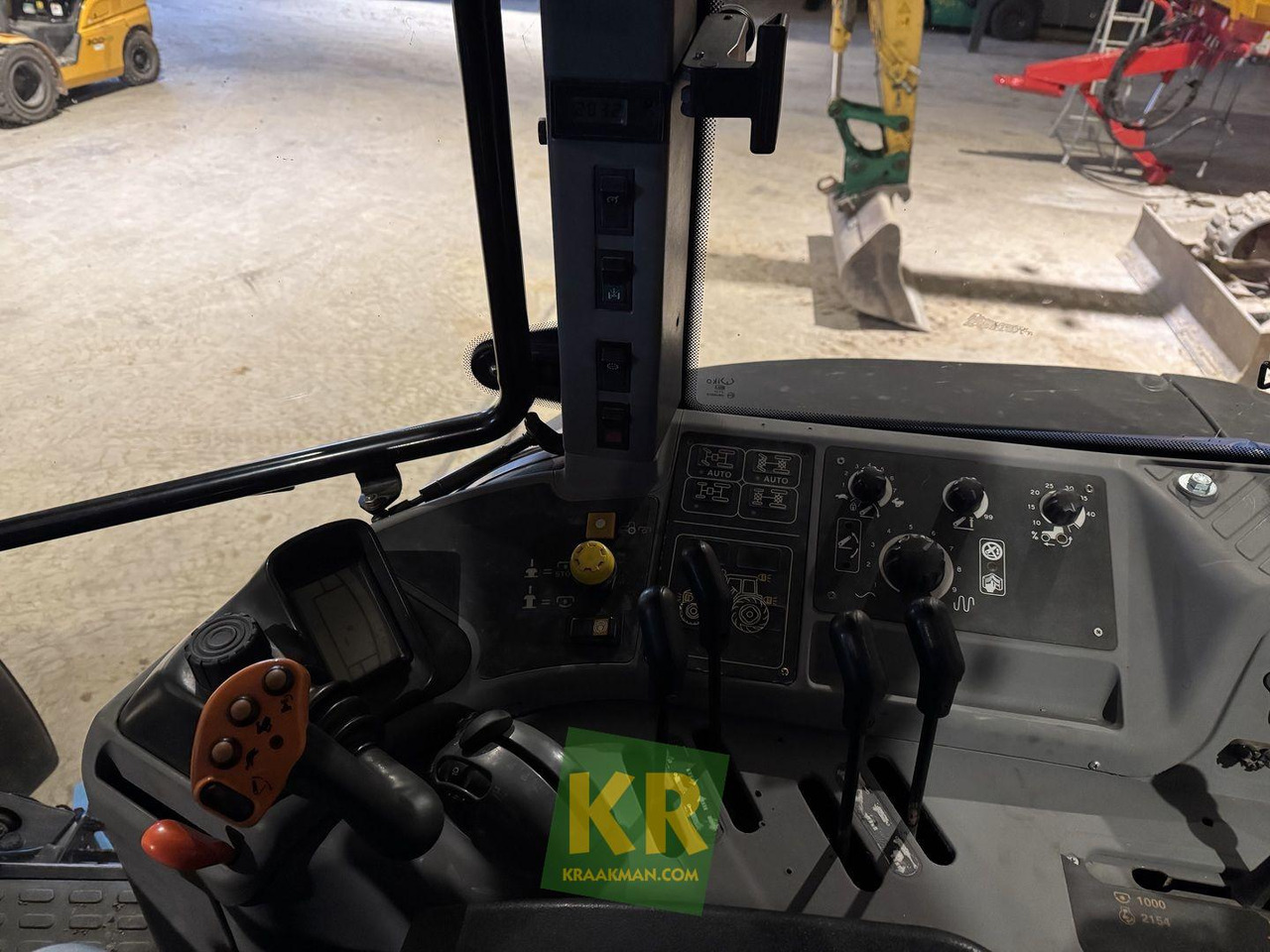 TM190 New Holland - Трактор: фото 2 TM190 New Holland - Трактор: фото 2