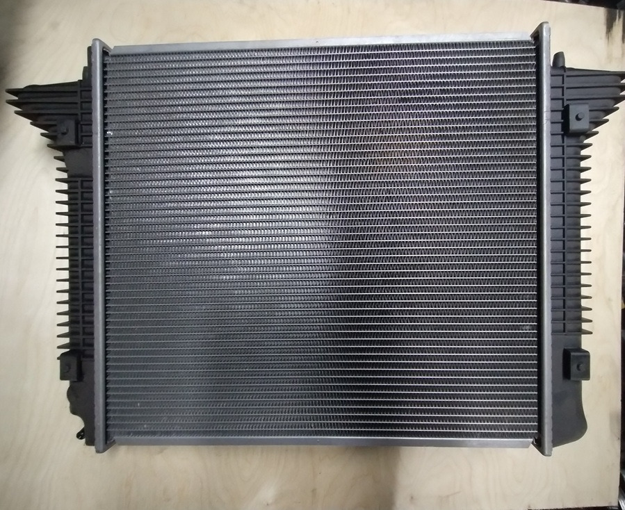 CHŁODNICA WODY MERCEDES ATEGO I II 9735000803 OM904 OM924 OM906 - Радиатор: фото 2 CHŁODNICA WODY MERCEDES ATEGO I II 9735000803 OM904 OM924 OM906 - Радиатор: фото 2