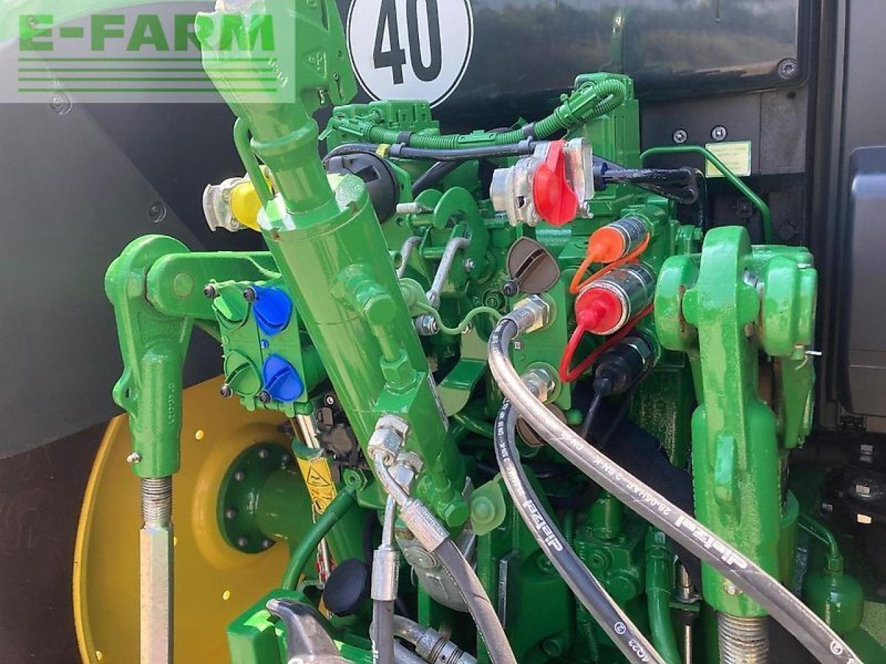 Трактор John Deere 6100m: фото 10