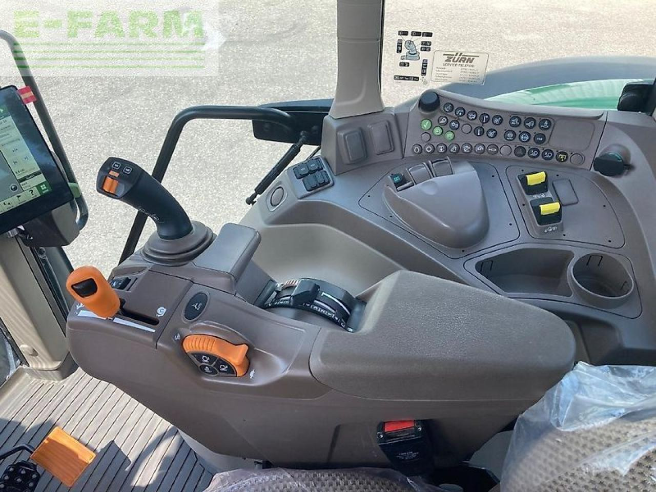 Трактор John Deere 6100m: фото 17
