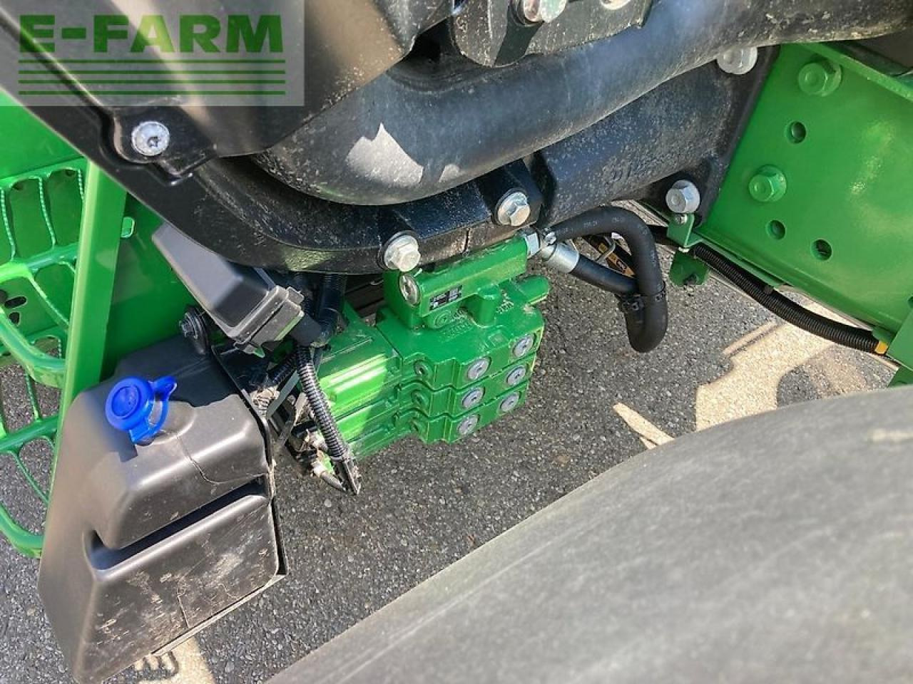 Трактор John Deere 6100m: фото 6