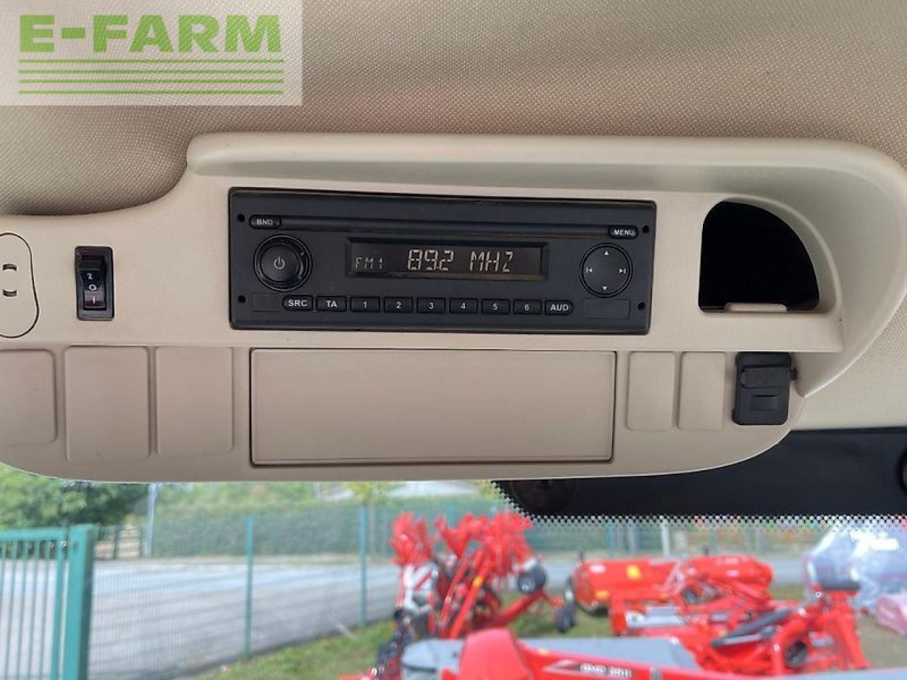 Трактор John Deere 6130r: фото 15