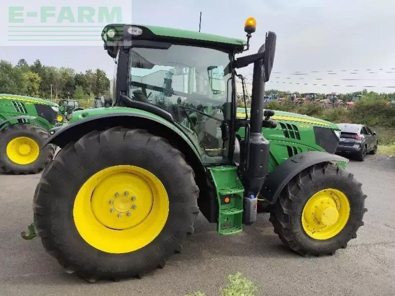 Трактор John Deere 6135r: фото 7