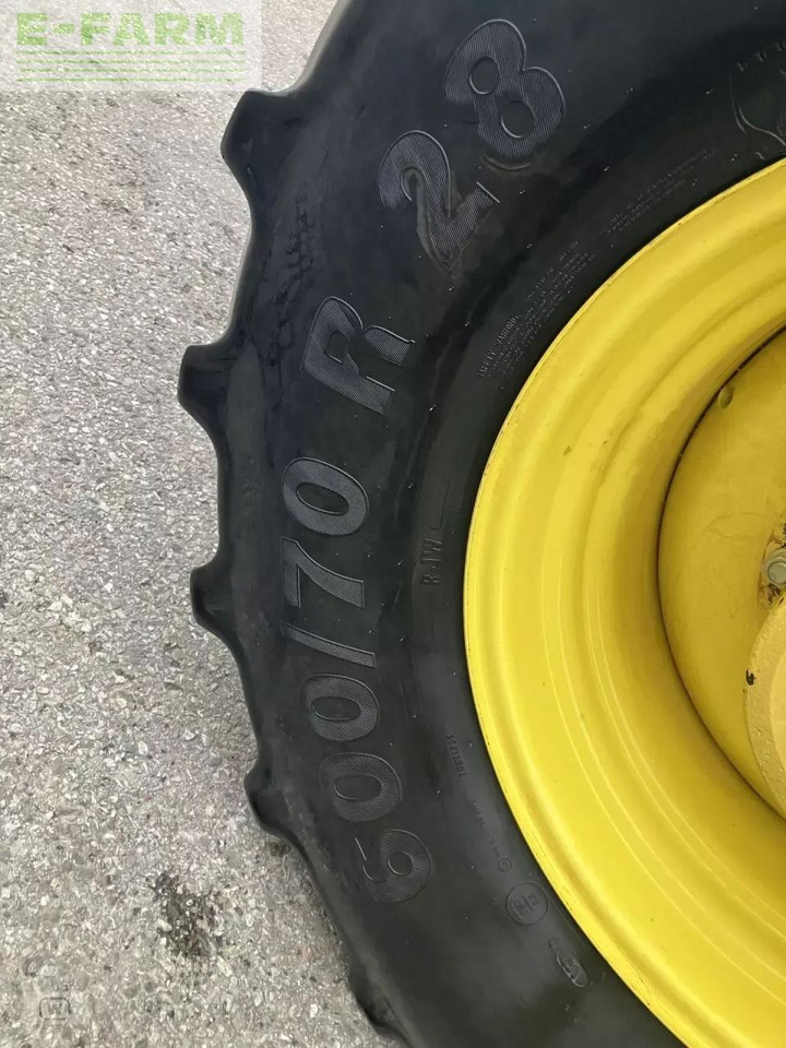 Трактор John Deere 6215r: фото 11