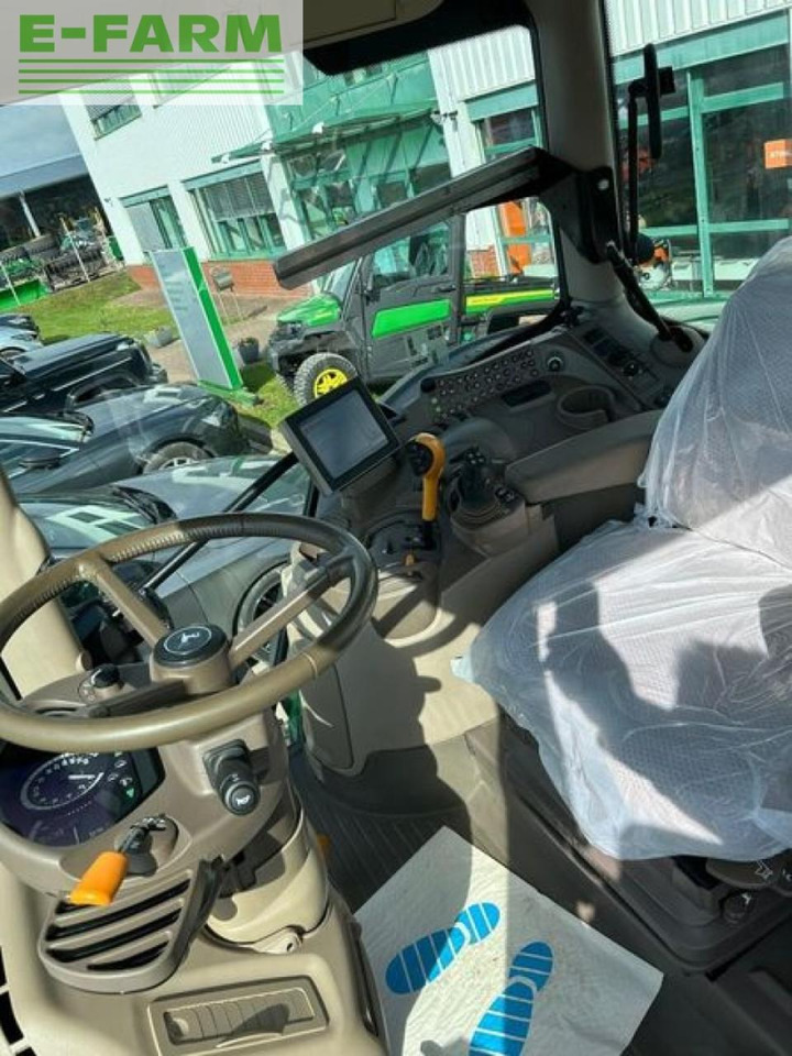 Трактор John Deere 6215r: фото 11