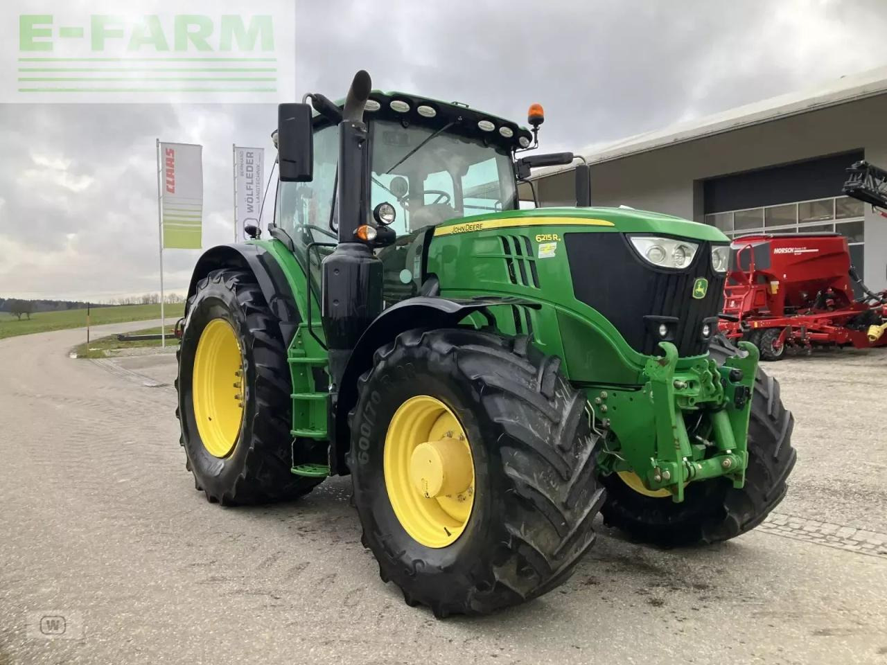 Трактор John Deere 6215r: фото 7