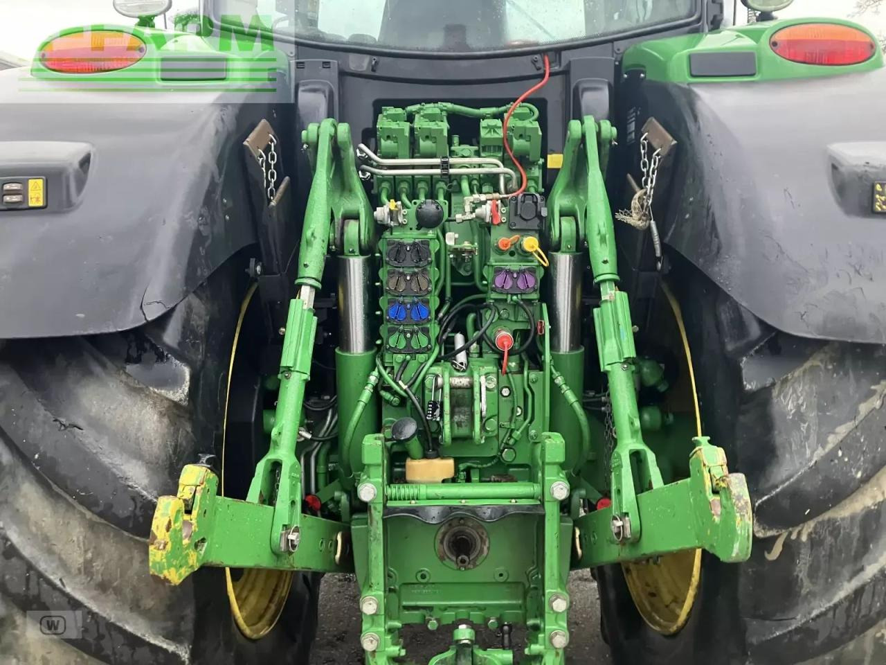 Трактор John Deere 6215r: фото 17