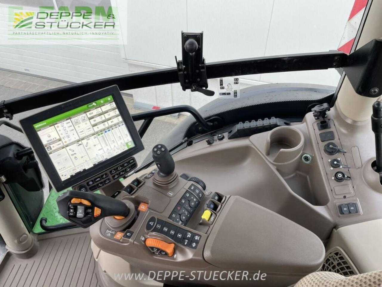 Трактор John Deere 6250r: фото 7