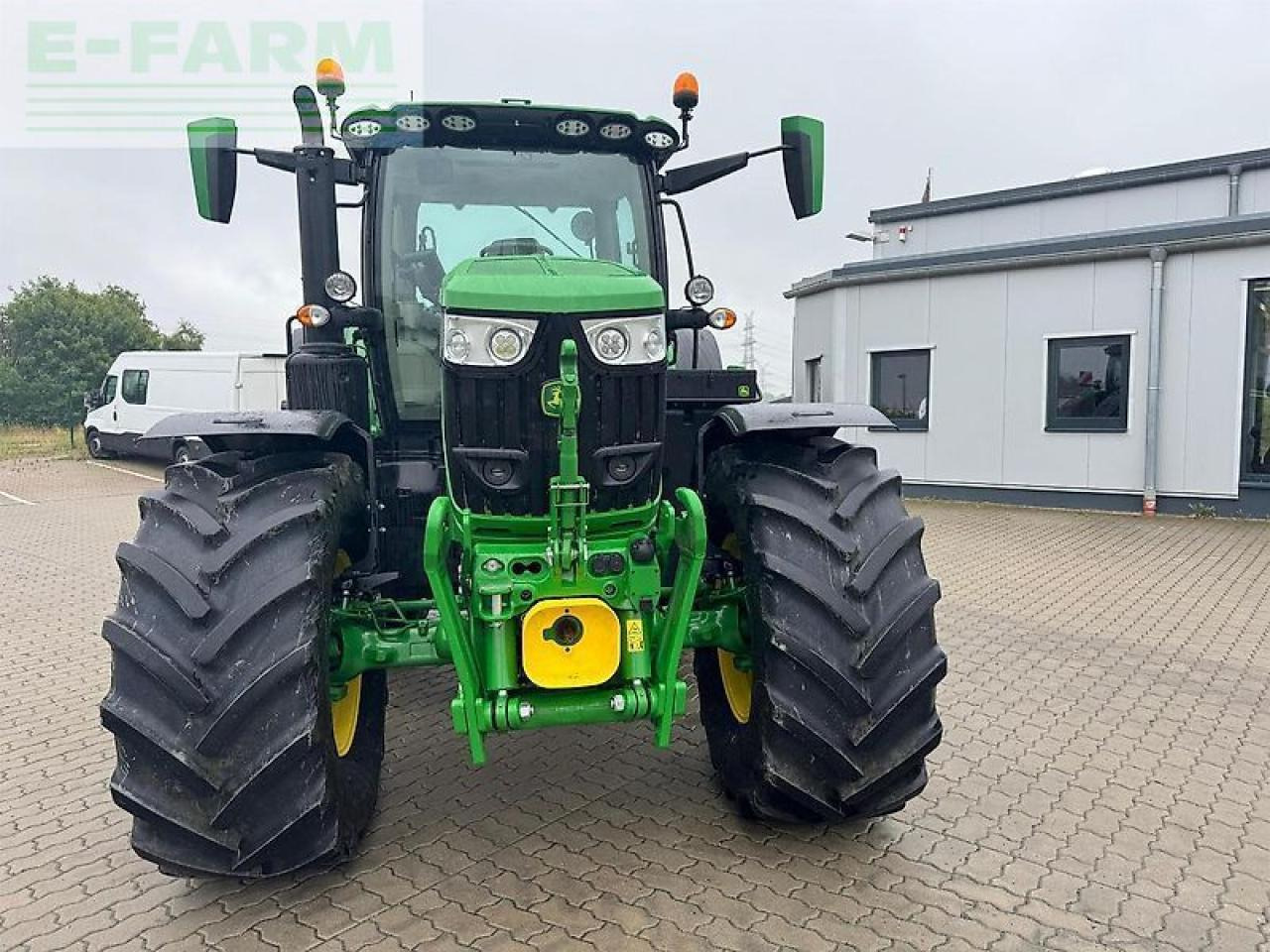 John Deere 6r 215 - Трактор: фото 3 John Deere 6r 215 - Трактор: фото 3