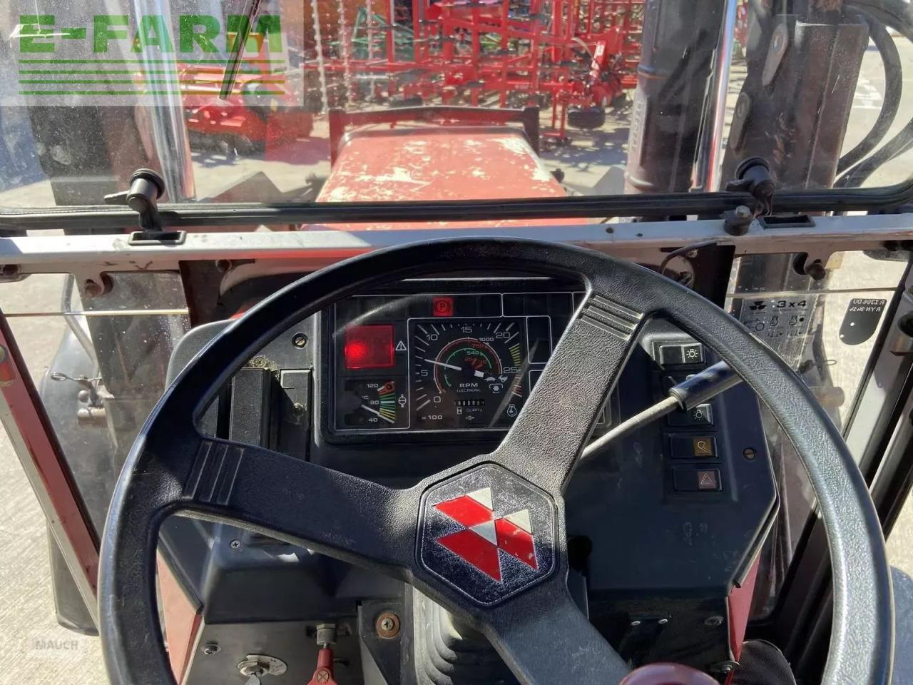 Трактор Massey Ferguson 373-4 gt: фото 12