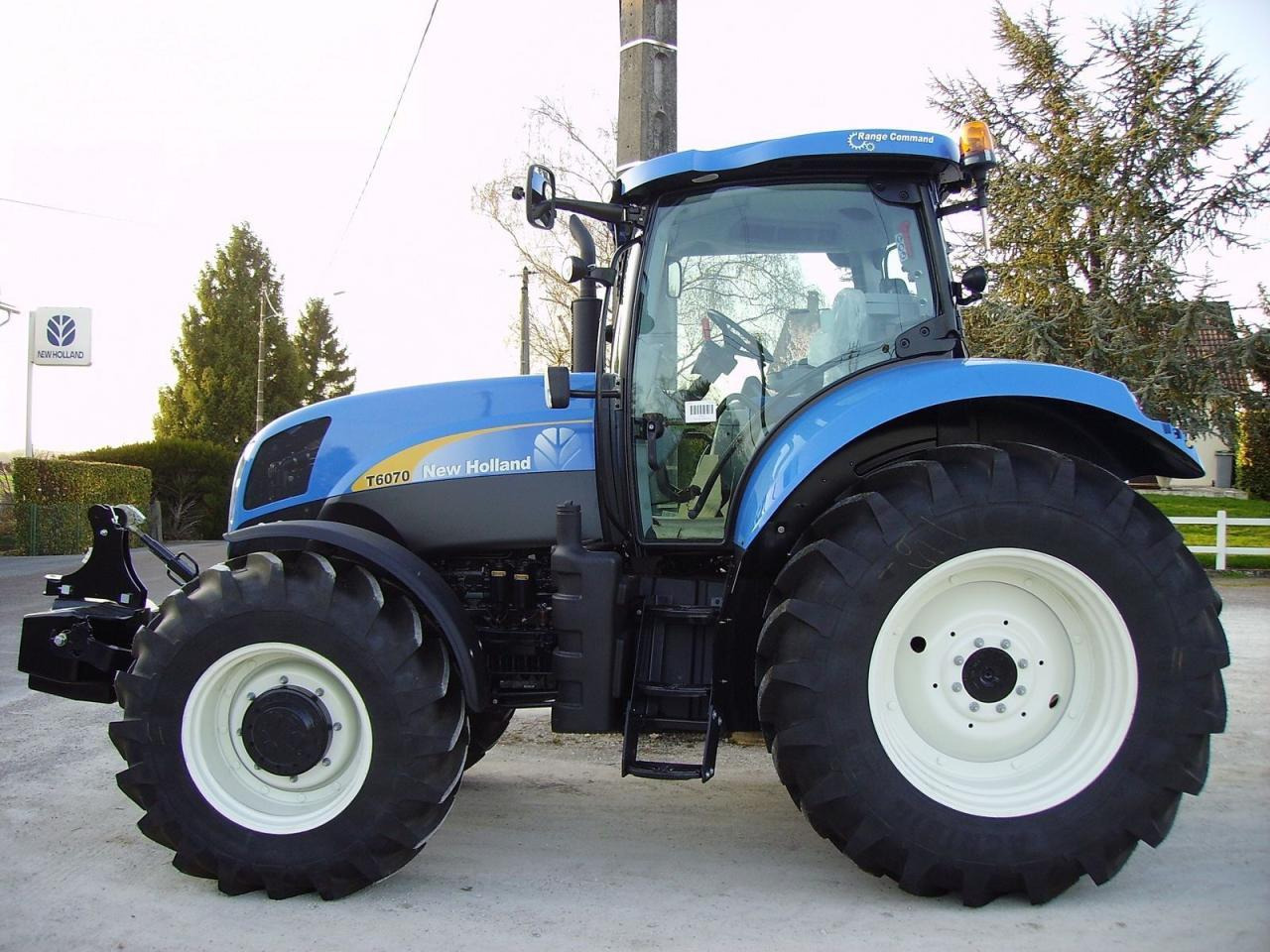 New Holland t6070 range & power command - Трактор: фото 1 New Holland t6070 range & power command - Трактор: фото 1
