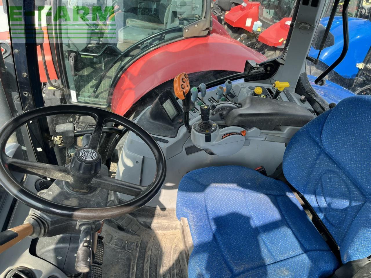 New Holland t6090 range & power command - Трактор: фото 5 New Holland t6090 range & power command - Трактор: фото 5