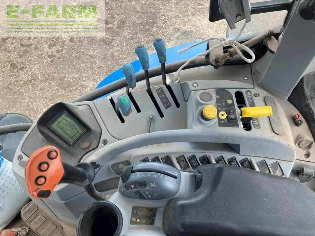 New Holland t7.165s range command t4b S - Трактор: фото 5 New Holland t7.165s range command t4b S - Трактор: фото 5