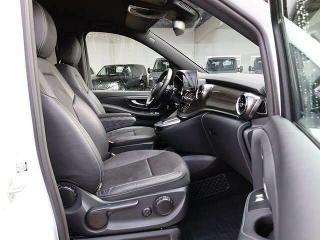 MERCEDES-BENZ EQV 300 Avantgarde,lang,7Sitze,2xSchiebetür,LED... - Пассажирский фургон, Электрический фургон: фото 5 MERCEDES-BENZ EQV 300 Avantgarde,lang,7Sitze,2xSchiebetür,LED... - Пассажирский фургон, Электрический фургон: фото 5