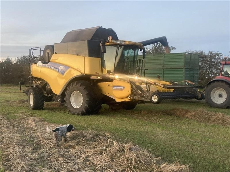 New Holland CR 980 1050er hjul og 30Fod 4 hjulstræk - Зерноуборочный комбайн: фото 3 New Holland CR 980 1050er hjul og 30Fod 4 hjulstræk - Зерноуборочный комбайн: фото 3