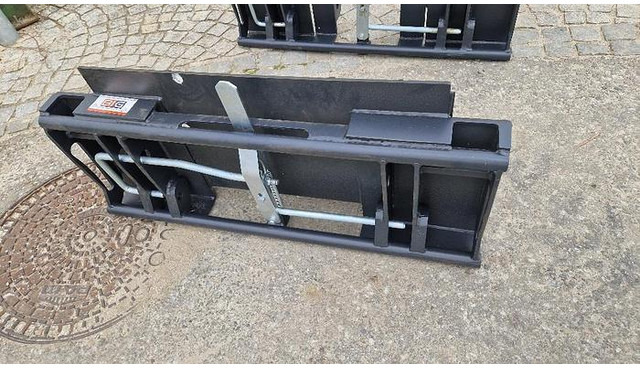 Big Bobcat 90 cm Adapter mit Euro Aufnahme - Навесное оборудование: фото 1 Big Bobcat 90 cm Adapter mit Euro Aufnahme - Навесное оборудование: фото 1