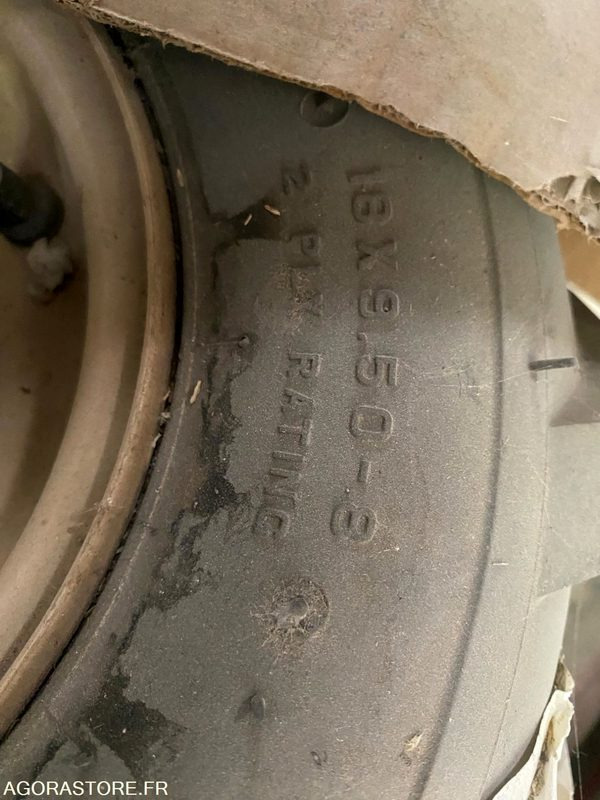4 Roues completes CARLISLE 18 X 9.50-8 pour DITCH WITCH R300 - Строительное оборудование: фото 5 4 Roues completes CARLISLE 18 X 9.50-8 pour DITCH WITCH R300 - Строительное оборудование: фото 5