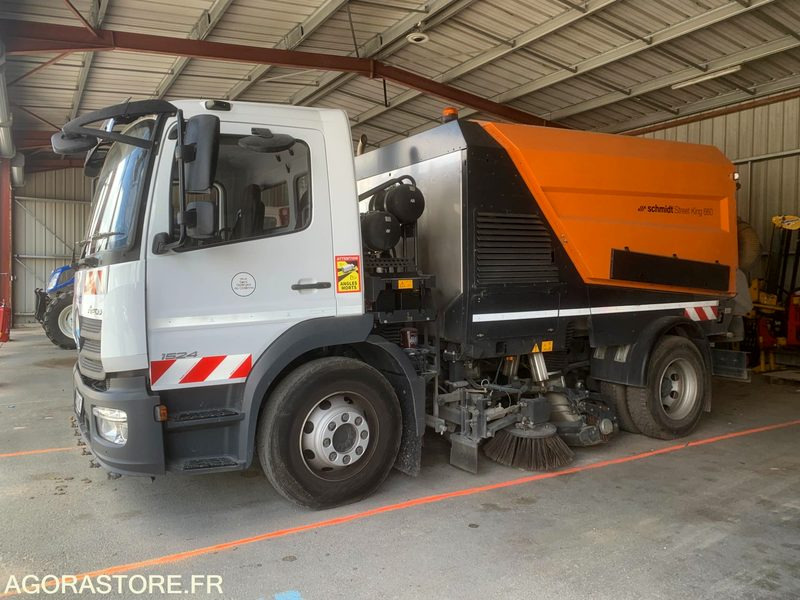 BALAYEUSE COMPOSÉE D'UN PORTEUR MERCEDES ET D'UN SYSTÈME DE BALAYAGE SCHMIDT - Подметально-уборочная машина: фото 1 BALAYEUSE COMPOSÉE D'UN PORTEUR MERCEDES ET D'UN SYSTÈME DE BALAYAGE SCHMIDT - Подметально-уборочная машина: фото 1