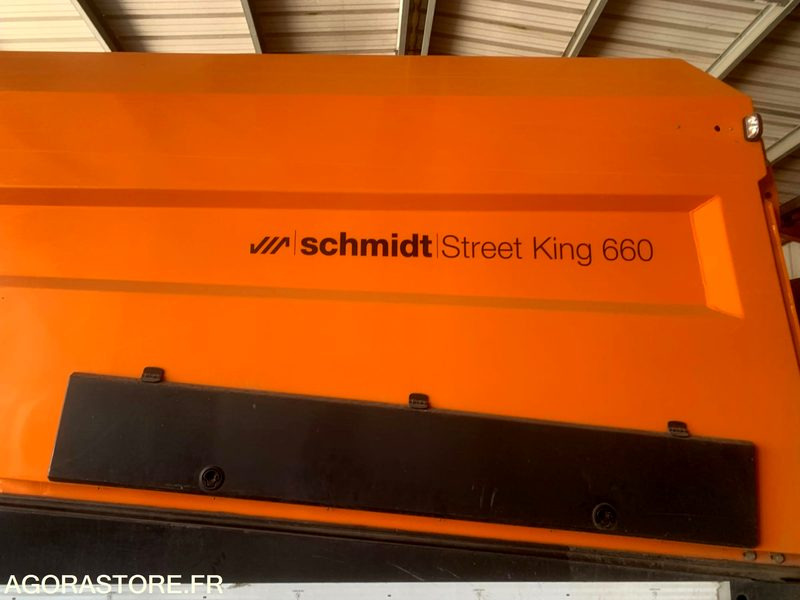 BALAYEUSE COMPOSÉE D'UN PORTEUR MERCEDES ET D'UN SYSTÈME DE BALAYAGE SCHMIDT - Подметально-уборочная машина: фото 4 BALAYEUSE COMPOSÉE D'UN PORTEUR MERCEDES ET D'UN SYSTÈME DE BALAYAGE SCHMIDT - Подметально-уборочная машина: фото 4