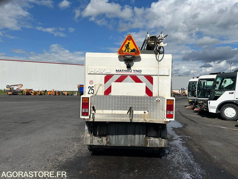 BALAYEUSE DE VOIRIE - MATHIEU RAVO C 540 - 2005 - 16 210 H - Подметально-уборочная машина: фото 5 BALAYEUSE DE VOIRIE - MATHIEU RAVO C 540 - 2005 - 16 210 H - Подметально-уборочная машина: фото 5