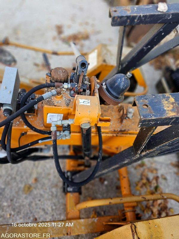 BALAYEUSE TRACTEE RABAUD 2000B (MBT001) - Подметально-уборочная машина: фото 2 BALAYEUSE TRACTEE RABAUD 2000B (MBT001) - Подметально-уборочная машина: фото 2